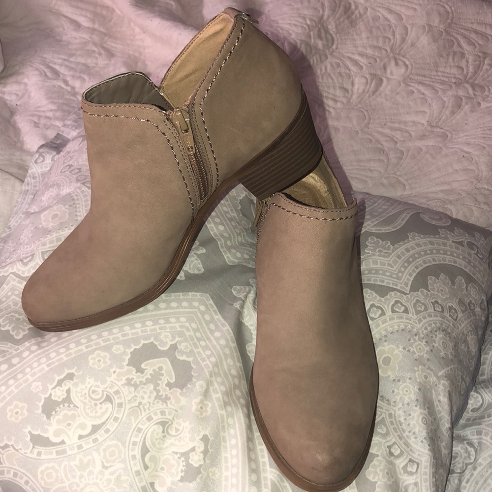 Taupe Naturalizer booties
